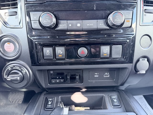 2023 Nissan Titan SV