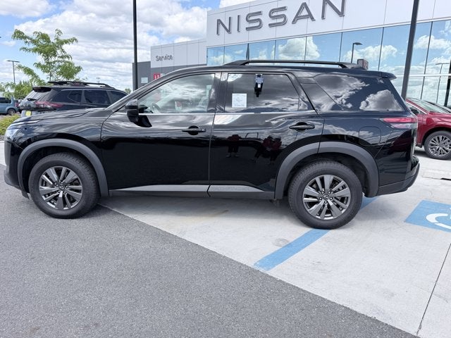 2022 Nissan Pathfinder SV