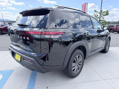 2022 Nissan Pathfinder SV