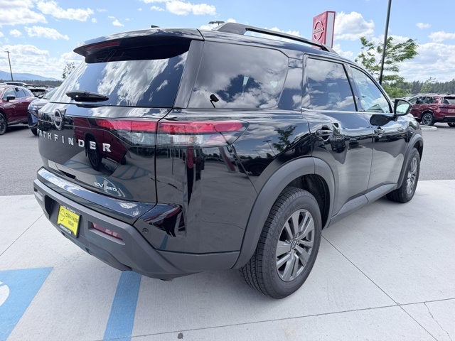 2022 Nissan Pathfinder SV