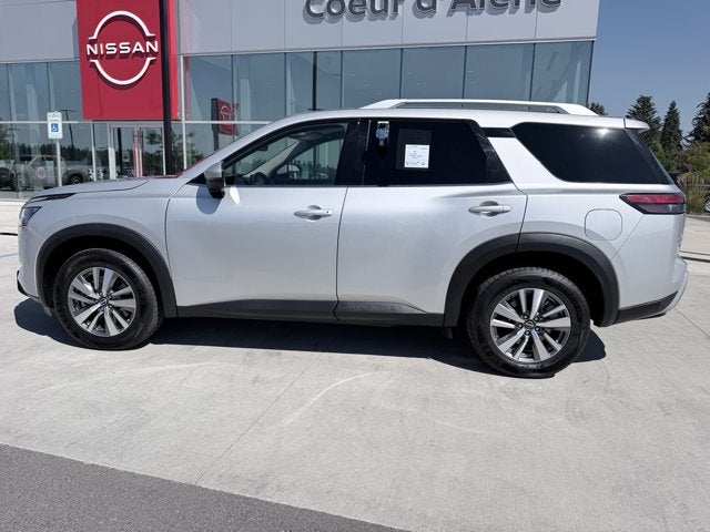 2025 Nissan Pathfinder SL