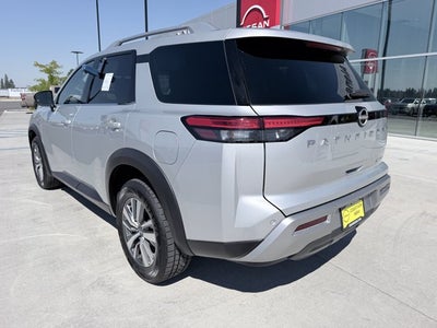 2025 Nissan Pathfinder SL
