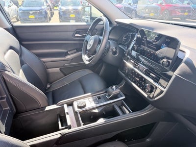 2022 Nissan Pathfinder SL