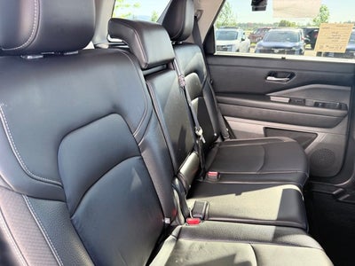 2022 Nissan Pathfinder SL