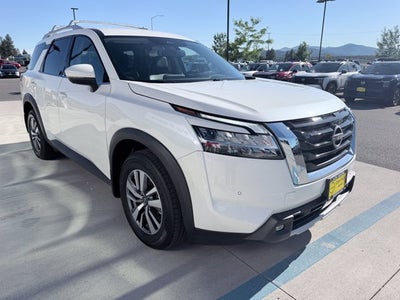 2022 Nissan Pathfinder SL