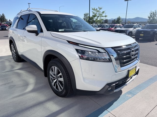 2022 Nissan Pathfinder SL