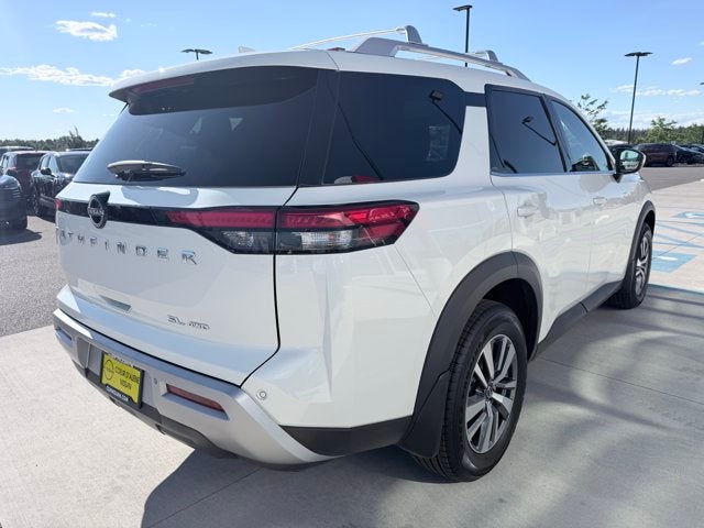 2022 Nissan Pathfinder SL