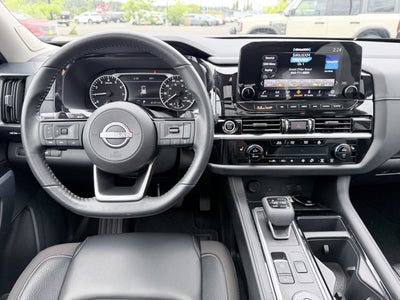 2023 Nissan Pathfinder SL