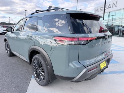 2026 Nissan Pathfinder SL