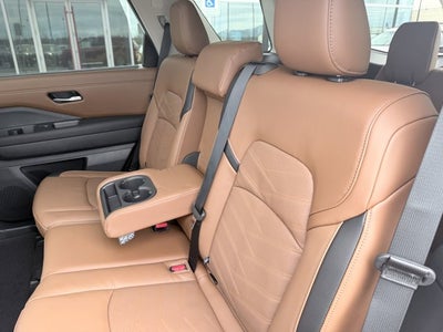 2025 Nissan Pathfinder Platinum