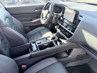 2023 Nissan Pathfinder Platinum