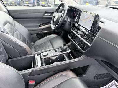 2023 Nissan Pathfinder Platinum