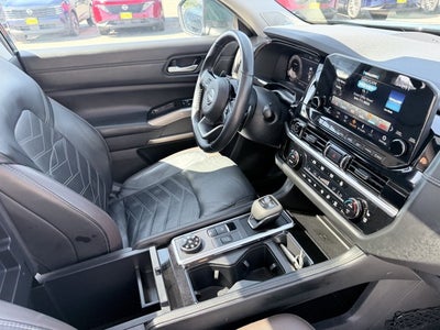 2023 Nissan Pathfinder Platinum